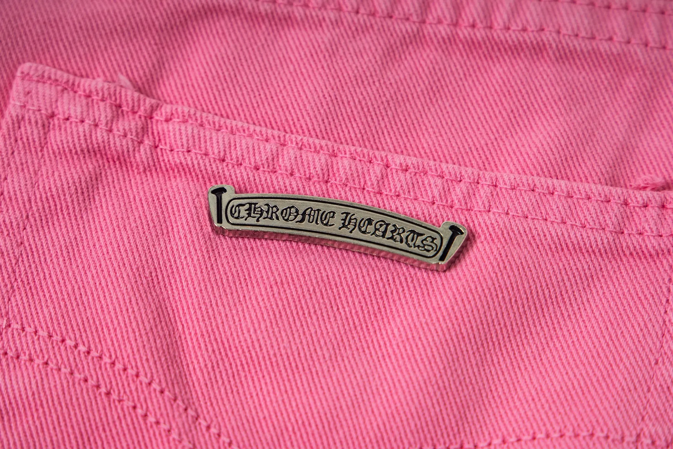 P250 CHROME HEARTS 25ss dopamine light pink cross-over leather washed jeans - Full of exploring the ultimate in fashion, Chrome Hearts' new Chrome Hearts pants not only present a unique style, the fresh ice blue color looks particularly youthful and energetic. The mid-high waist design is paired with a lazy and casual style, which not only shows long legs but also maintains a casual feel. It is a must-have fashion choice for trendy men and trendy women. Style number: 1778# Color: Dopamine powder Size: 28 30 32 34